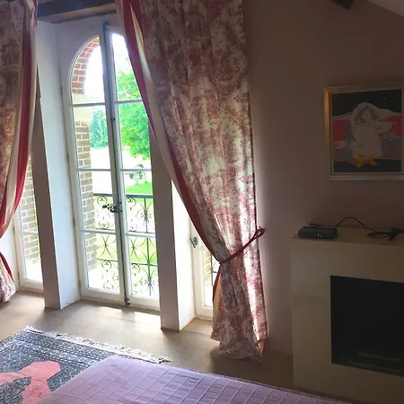 Chateau De Leger Saint-Leger-de-Rotes